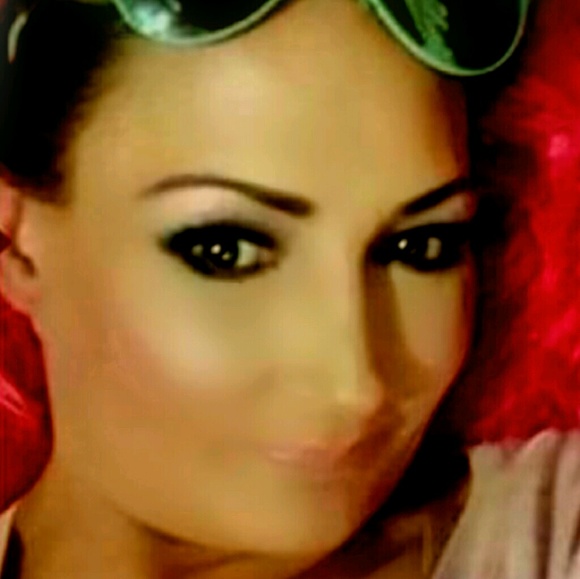 Meet your Posher, Paula - Picture 1 of 1